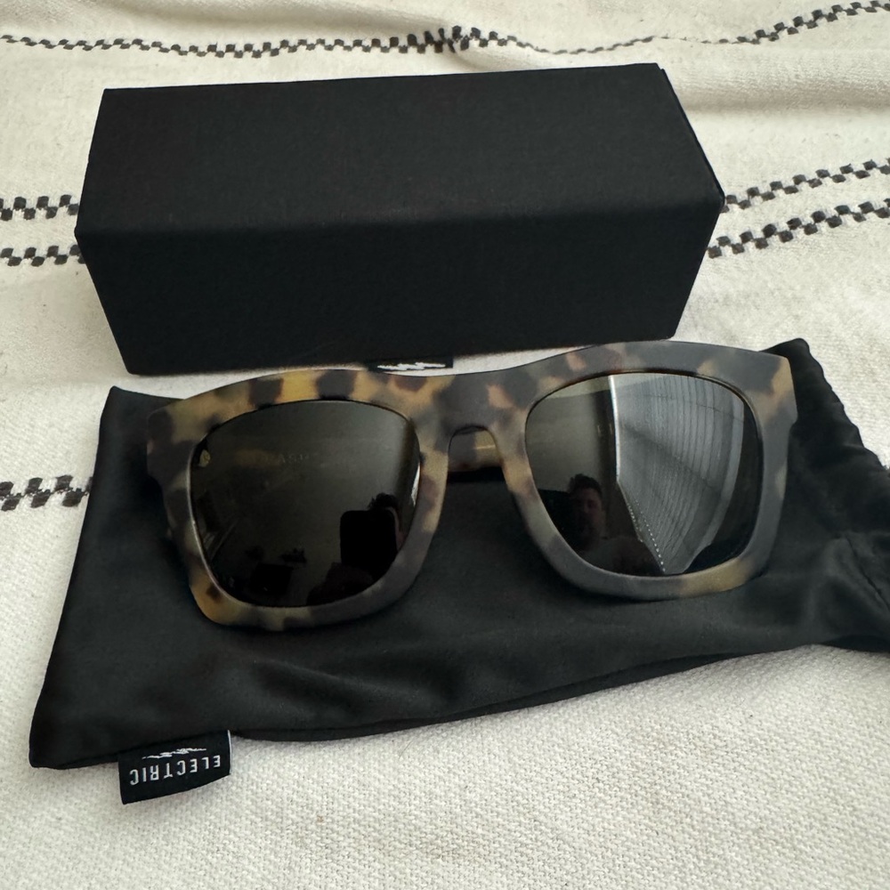 Electric Sunglasses w/ Case